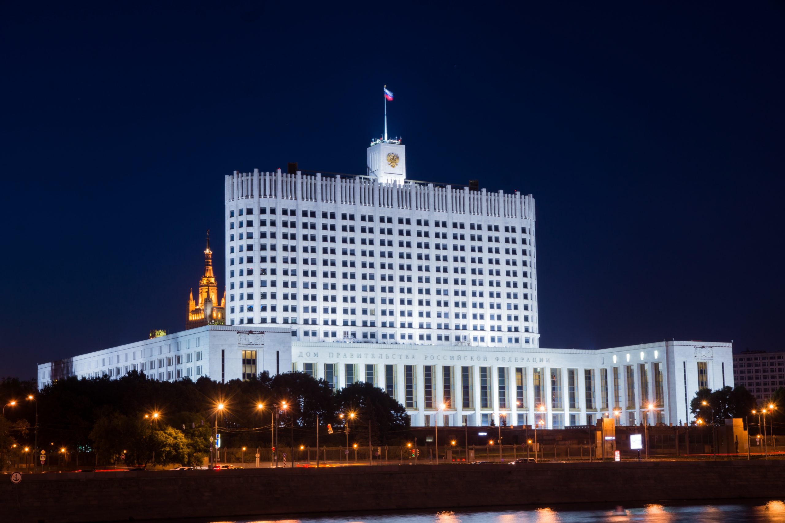Правительство дополнительно направит почти 10 млрд рублей на оплату труда медицинских работников